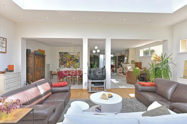 Maison à vendre 7 pièces LE MESNIL LE ROI (78)