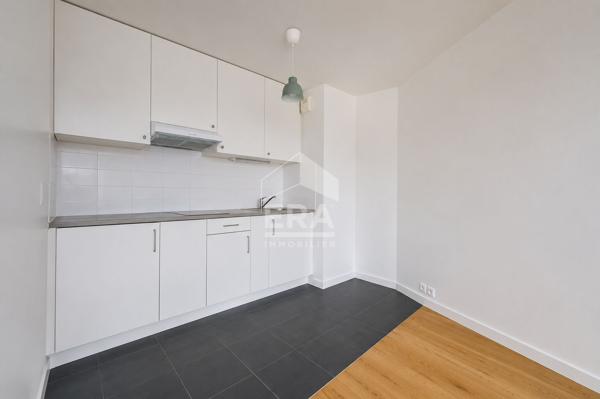 T2 CLICHY RECENT BALCON PARKING