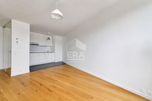 T2 CLICHY RECENT BALCON PARKING
