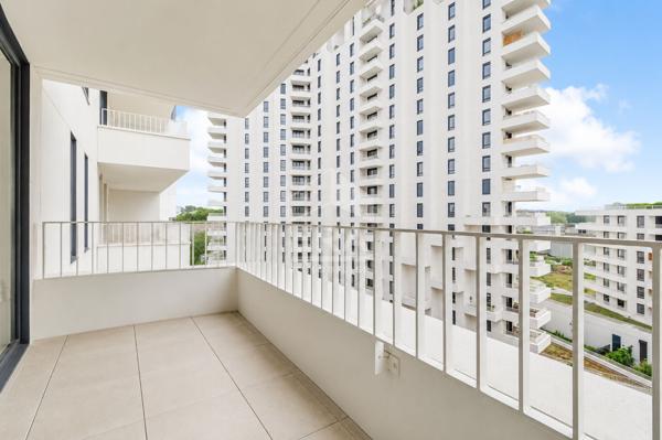 T2 CLICHY RECENT BALCON PARKING
