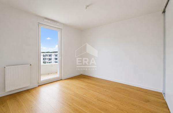 T2 CLICHY RECENT BALCON PARKING