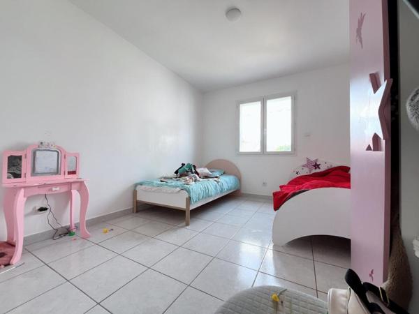 Magnifique maison en R+1 de 190 m²  comprenant 6 chambres sur un terrain 3 faces de 450 m² dans un secteur calme