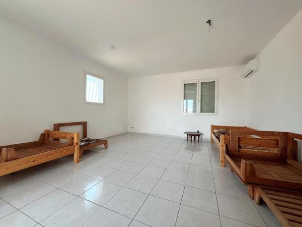 Magnifique maison en R+1 de 190 m²  comprenant 6 chambres sur un terrain 3 faces de 450 m² dans un secteur calme