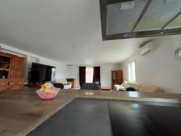 Magnifique maison en R+1 de 190 m²  comprenant 6 chambres sur un terrain 3 faces de 450 m² dans un secteur calme