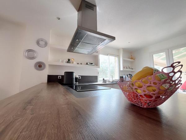 Magnifique maison en R+1 de 190 m²  comprenant 6 chambres sur un terrain 3 faces de 450 m² dans un secteur calme