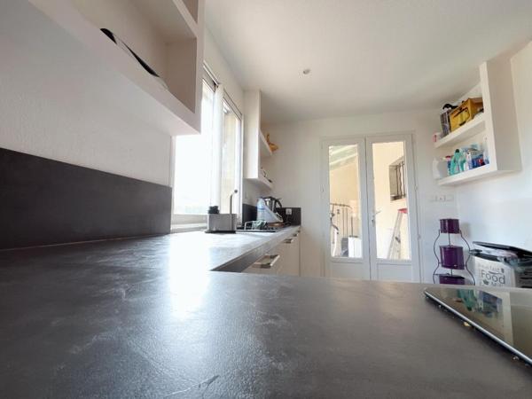 Magnifique maison en R+1 de 190 m²  comprenant 6 chambres sur un terrain 3 faces de 450 m² dans un secteur calme