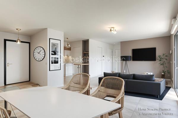 GRENOBLE 38100- Av Marcelin Berthelot "LES TERRASSES DE NOTRE DAME"

Dans Résidence récente de 2018, venez découvrir ce beau T4 de 78M²situé au rez- de- chaussée+ Terrasse de 39M² avec jardin de 40M²
En très bon état, l'appartement est prêt à vivre : Idéal pour une famille, un couple ou des séniors.

Fonctionnel et très bien entretenu, il se compose :
-Une entrée avec rangements
-Une pièce de vie lumineuse avec cuisine équipée ouverte, donnant sur la terrasse
-Trois chambres, dont une chambre parentale avec sa salle d'eau
-Cellier
-Une salle de bains, toilette séparé

Ce qu'on aime :
-Résidence Récente et sécurisée
-Copropriété paisible et familiale
-Pas de travaux à prévoir
-Volets roulants électriques
-Double vitrage
-Chauffage collectif
-Fibre optique
-Commerces, écoles, tram

- Un garage en sous-sol est proposé en sus du prix.

Envie de le découvrir ?
Contactez- moi dès maintenant pour organiser une visite et laissez vous séduire par ce bien.