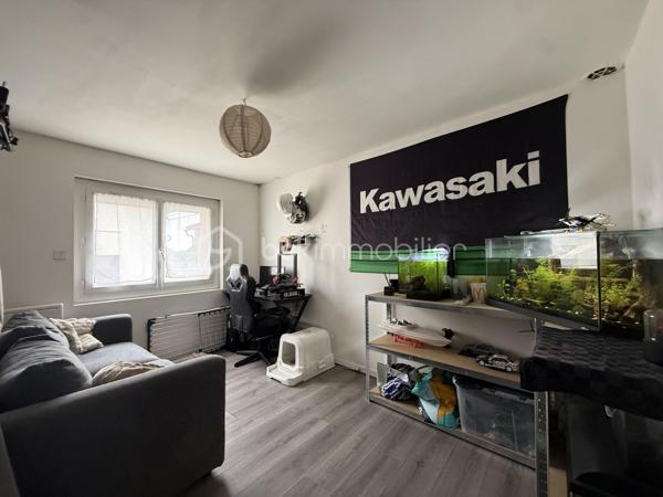 Anna MORRA vous propose en Exclusivité, à Labastide-Beauvoir,  cet ensemble immobilier composé de deux appartements T3 actuellement loués, idéal pour un investissement locatif offrant une rentabilité immédiate.

L'ensemble développe environ 135 m² habitables répartis comme suit :

• Un appartement T3 de 65 m² en rez-de-chaussée
• Un appartement T3 de 70 m² à l'étage

Chaque logement se compose d'une entrée, d'une cuisine indépendante, d'une pièce de vie lumineuse équipée d'une climatisation réversible, de deux chambres, d'une salle d'eau ainsi que d'un WC indépendant.

Les occupants profitent d'un jardin commun et d'un cabanon de rangement.

De nombreux travaux d'amélioration ont été réalisés ces dernières années :
. Isolation thermique par l'extérieur
. Isolation des combles
. Climatisation réversible
. Rénovation intérieure
. Compteurs d'eau et d'électricité individuels

DPE : C pour les deux logements

Les deux appartements sont actuellement loués :

• 670 € / mois
• 680 € / mois

Soit un revenu locatif annuel de 16 200 € hors charges.

Les points forts :

- Deux logements déjà loués
-  Revenus locatifs immédiats
- Aucune copropriété
- Aucune charge de copropriété
- Compteurs individuels
- DPE C
- Travaux énergétiques réalisés
- Secteur recherché du Lauragais, à proximité de Toulouse

Un bien idéal pour les investisseurs souhaitant acquérir un patrimoine immobilier sécurisé avec des revenus locatifs en place dès l'acquisition.

📞 Pour tout renseignement complémentaire ou organiser une visite, contactez moi au 06 11 32 63 44