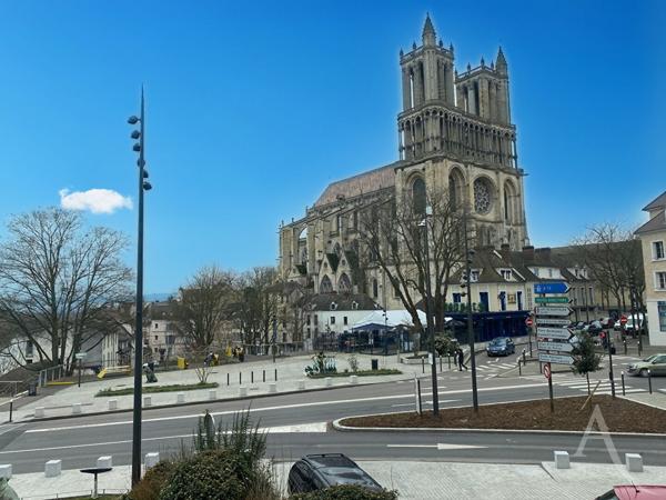 Bel appartement vue Seine, centre ville Mantes La Jolie 2 pièces