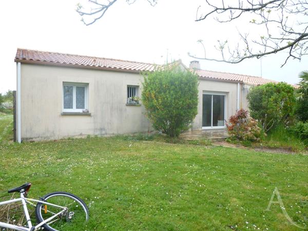 Maison Chaumes En Retz 7 pièce(s) deux garages et dépendances