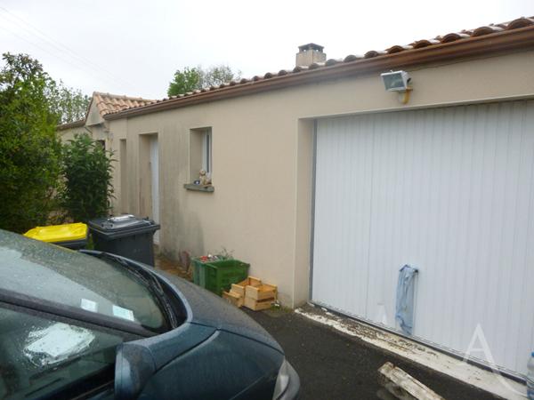 Maison Chaumes En Retz 7 pièce(s) deux garages et dépendances