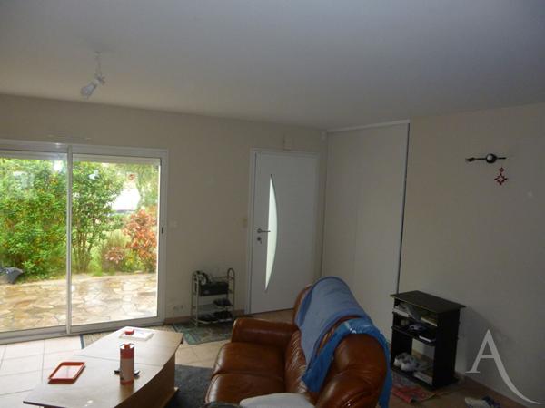 Maison Chaumes En Retz 7 pièce(s) deux garages et dépendances