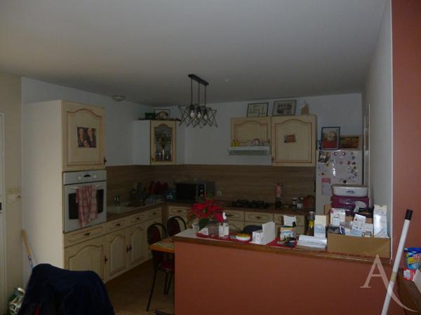 Maison Chaumes En Retz 7 pièce(s) deux garages et dépendances