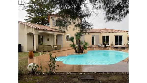 Maison Meze 7 pièce(s) 159.71 m2