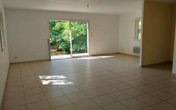 Maison à louer    4 pièces •  Banne