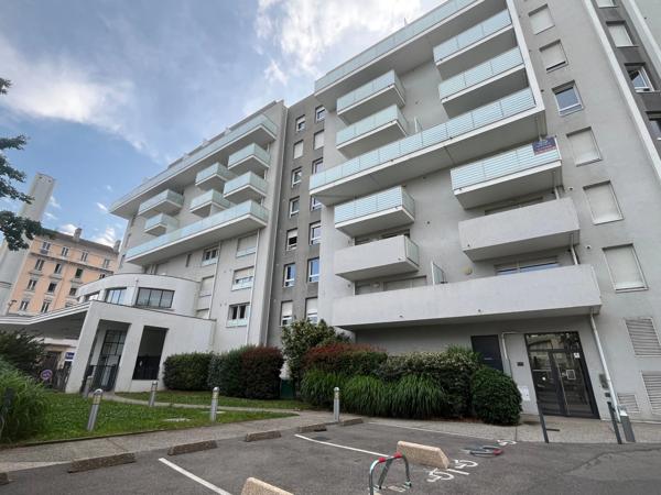Appartement T2 - 38m² très lumineux avec balcon - LYON 7EME