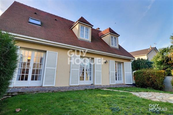 En vente une maison individuelle 6 pièces 127 m2, garage double, jardin arboré