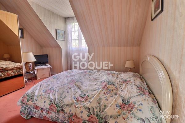 En vente une maison individuelle 6 pièces 127 m2, garage double, jardin arboré