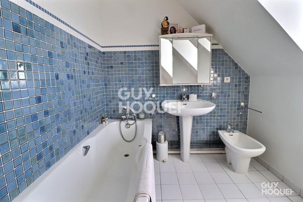 En vente une maison individuelle 6 pièces 127 m2, garage double, jardin arboré