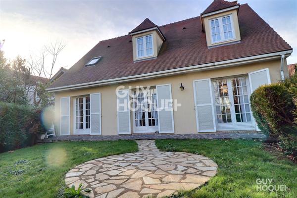 En vente une maison individuelle 6 pièces 127 m2, garage double, jardin arboré