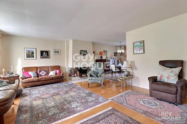 En vente une maison individuelle 6 pièces 127 m2, garage double, jardin arboré