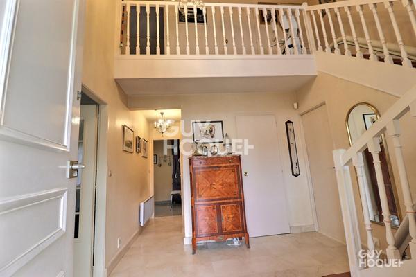 En vente une maison individuelle 6 pièces 127 m2, garage double, jardin arboré