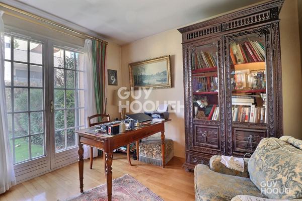 En vente une maison individuelle 6 pièces 127 m2, garage double, jardin arboré