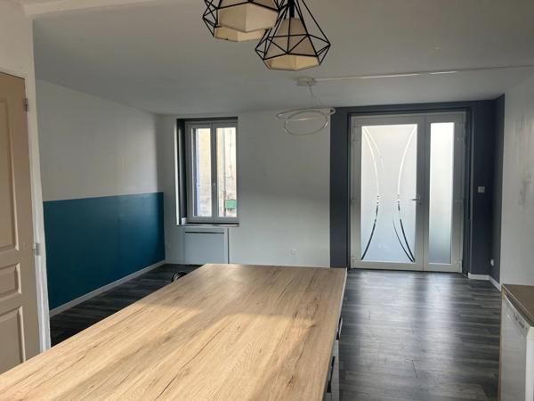 Location                                                      Maison de village
                        
                     4 pièces                      85 m2                     à Jumeaux