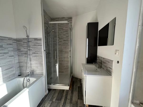 Location                                                      Maison de village
                        
                     4 pièces                      85 m2                     à Jumeaux