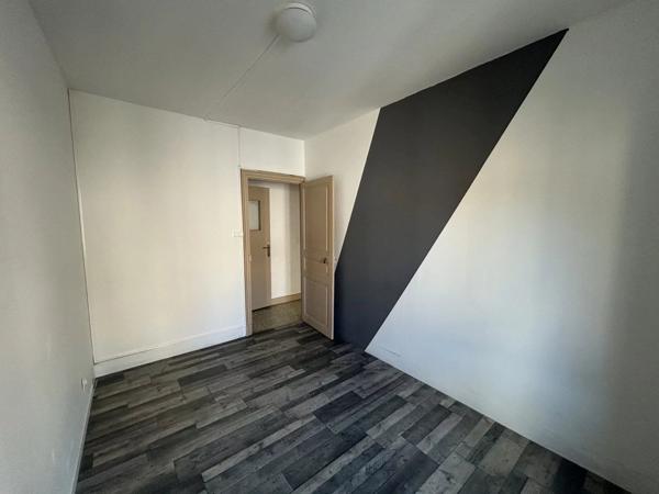 Location                                                      Maison de village
                        
                     4 pièces                      85 m2                     à Jumeaux