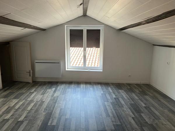 Location                                                      Maison de village
                        
                     4 pièces                      85 m2                     à Jumeaux