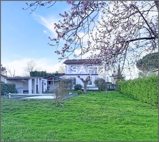 Maison rénovée 4 Chambres - Piscine - terrain de 3300 m2 dont 1800 m2 constructibles