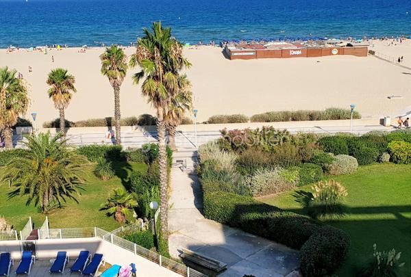 Bel appartement 2 pièces meublé au 5ième étage sur 6 avec superbe double exposition Est sur la mer et sud sur les Albères.
Aménagement PMR avec large couloir et ouvertures.
Tout équipé et climatisé avec belle terrasse fermée face à la mer

Résidence sécurisée avec gardien et ascenseurs.
Idéalement situé à proximité de toutes les commodités (commerces à 50m environ).

Place de parking privative dans la résidence en sus (15k€)