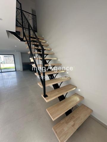 Maison à SAINT-BARTHELEMY-D'ANJOU, 49124 - 7 pièces 177m²