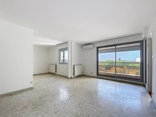CENTRE VILLE DERNIER ETAGE T4 BALCON CAVE PARKING