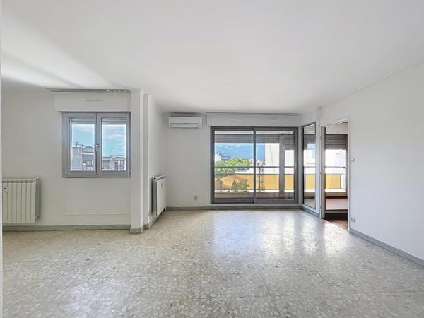 CENTRE VILLE DERNIER ETAGE T4 BALCON CAVE PARKING