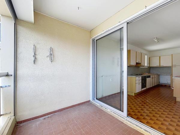 CENTRE VILLE DERNIER ETAGE T4 BALCON CAVE PARKING