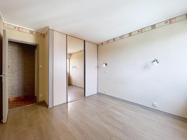 CENTRE VILLE DERNIER ETAGE T4 BALCON CAVE PARKING