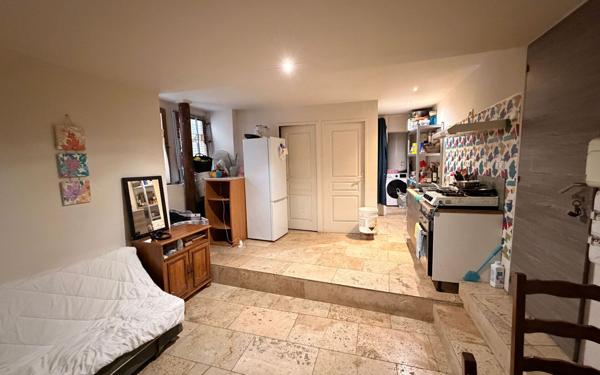 Immeuble à vendre    24 pièces • 400 m2 Beaucaire