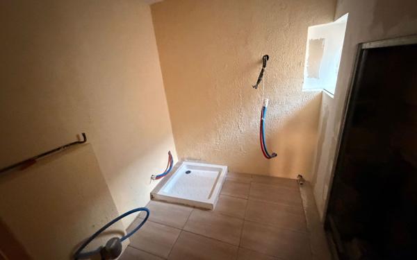 Immeuble à vendre    24 pièces • 400 m2 Beaucaire