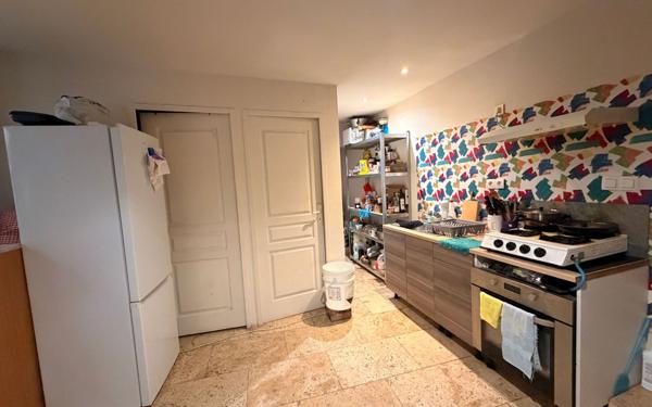 Immeuble à vendre    24 pièces • 400 m2 Beaucaire