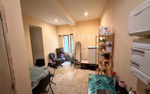 Immeuble à vendre    24 pièces • 400 m2 Beaucaire