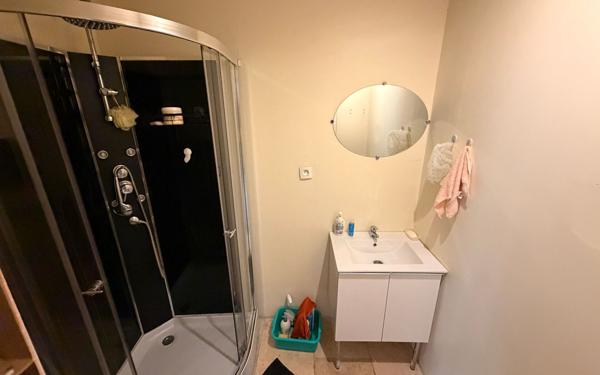 Immeuble à vendre    24 pièces • 400 m2 Beaucaire