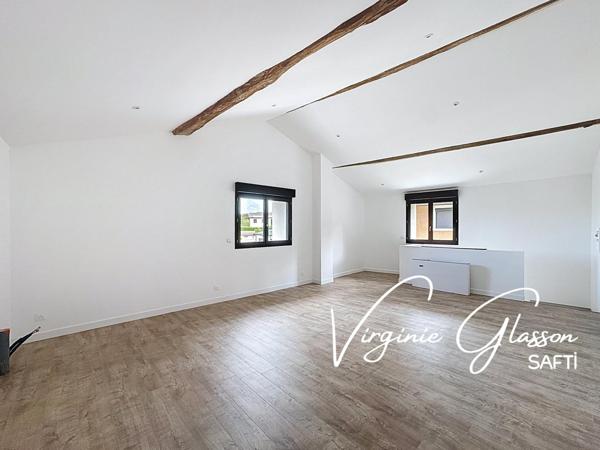 Grand local commercial avec vitrine et grande surface