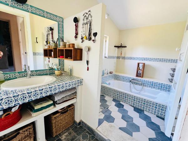 Charmante maison de plain-pied avec piscine