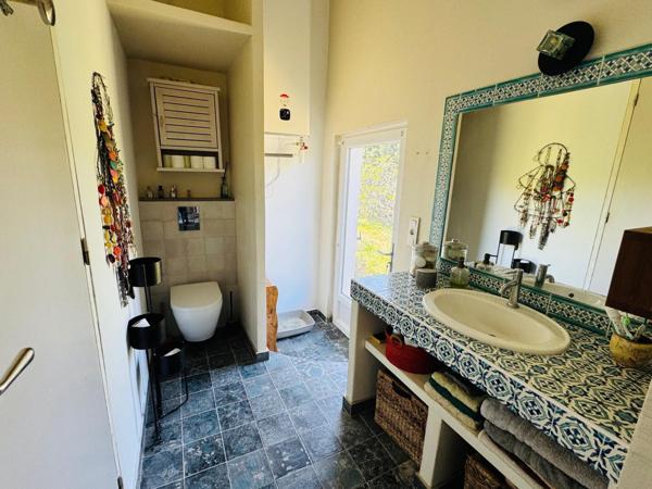 Charmante maison de plain-pied avec piscine