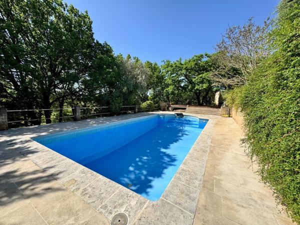 Charmante maison de plain-pied avec piscine