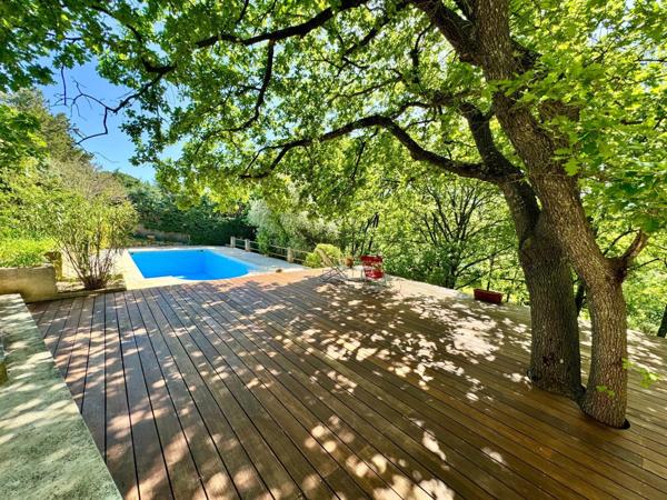 Charmante maison de plain-pied avec piscine