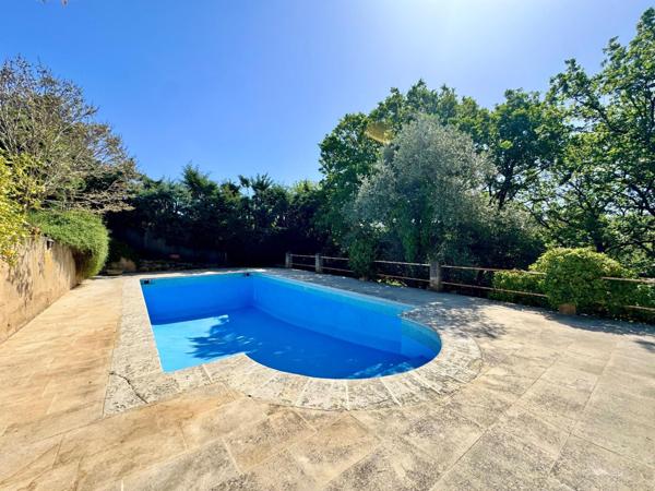 Charmante maison de plain-pied avec piscine