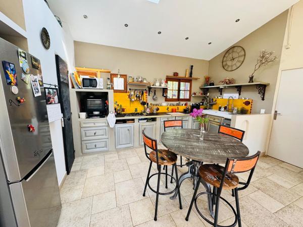 Charmante maison de plain-pied avec piscine